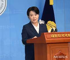 통합당 윤희숙·민주당 윤준병 12억 윤희숙, 시가로 하면 재산 20억 육박 지난달 30일 미래통합당 윤희숙 의원의 '나는 임차인입니다'라는 연설 이후 7월 임시국회 마지막 날인 지난 4일 여야 의원들은. Bmeaxjeu8rvdim