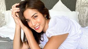 Jessica Iskandar Pamer Foto Mandi di Bathub, Nitizen: Gerak Dikit Keliatan!