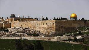 Menurut sebuah catatan, pembangunan masjid al haram lebih dahulu 40 tahun daripada. Israeli Court Orders Closure Of Al Aqsa Mosque Gate