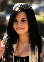 Demi lovato once again mixed up her hair style, debuting her newly shaved head (!!) on instagram on wednesday, nov. Demi Lovato Sleek Black Hair In January 2011 Demi Lovato Hair Demi Demi Lovato