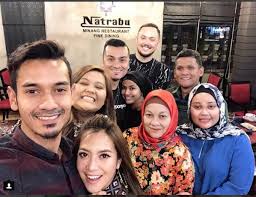 Umi kalsom binti yusof, mohd nor akmal khalid, 2020, financial time series forecasting using prophet, the 5th international conference of reliable information and communication technology. Bukan Tak Reda Tapi Terkejut Ibu Dato Fazley Akui Ambil Ubat Antidepresi Setahun Tak Masuk Dapur Lepas Kematian Suami Ibu Keluarga