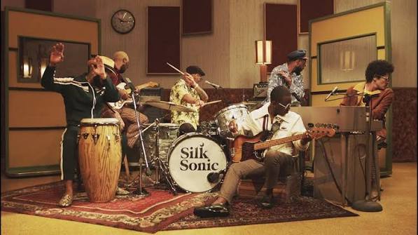 Bruno Mars, Anderson .Paak, Silk Sonic - Leave the Door Open [Official  Video]