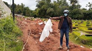 Banyak di antara mereka saling berdekatan dan membentuk kerumunan. Nasib Tpu Jombang Apd Bekas Pakai Berserakan 10 Bulan Limbah Medis Hanya Dibakar Tribunnews Com Mobile