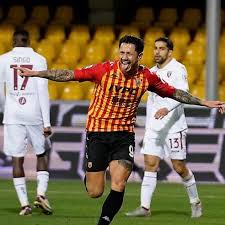Gianluca lapadula vargas (born 7 february 1990) is a professional footballer who plays as a forward for serie a club benevento and the peru national team. Gianluca Lapadula Official Facebook
