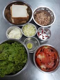Masukkan tuna in olive oil ke dalam mangkuk. Resepi Sandwich Tuna Mayonis