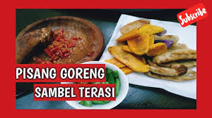 It is spicy and packs with umami flavor. Mukbang Pisang Goreng Enak Makan Sama Sambel Terasi Youtube