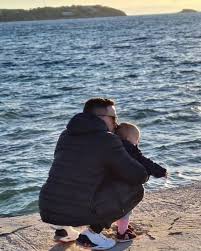 Η τρυφερη αναρτηση για τον λευτερη πετρουνια μετα την κατακτηση του χαλκινου μεταλλιου. Basilikh Milloysh Oi 3 Olympiades Ta 15 Metallia Oi 8ysies Ki O Gamos Me Ton Filo Leyterh Petroynia