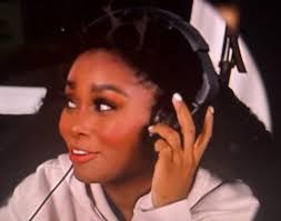 I saw a girl in Dylan's post : r/YoTroublemakers