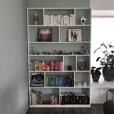 Onze Zelfgebouwde Boekenkast Gemaakt Van Mdf Tegen Een Gekleurde Muur Gamma Kleur Oldtimer Home Decor Bookcase Interior