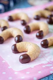 It 's baked until golden, cut into slices and served with shredded lettuce and slices of avocado. Vanilla Almond Crescent Cookies Natalie S Health