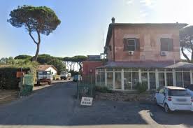 Troppo forte, attori, regista e riassunto del film Roma L Appello Di Carlo Verdone Per Salvare Il Bar Di Troppo Forte Dissapore