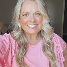 Ashley Clemmons's Instagram, Twitter & Facebook