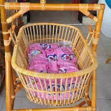 Assalamu'alaikum.dalam kesempatan ini kami mencoba membuat ayunan bayi sederhana dari keranjang plastik dan kayu, apa bila sobat2 semua suka dengan video. Ayunan Bayi Keranjang Rotan Termurah Lazada Indonesia