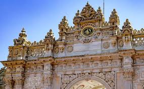 هل شاهدتم فخامة قصر دولما بهجة اسطنبول من الداخل ام القرى