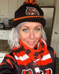 Angela Brooks (@sportswifey)