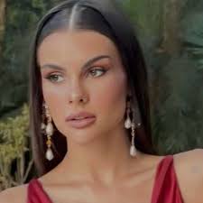 Helena, filha de Amanda Kimberlly, recebe tratamento real de família,  causando climão