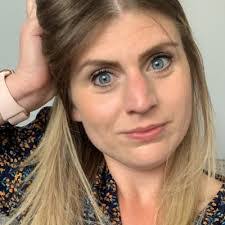 Elizabeth Weedon's Instagram, Twitter & Facebook