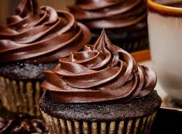 Cupcake Chocolat Noir Un Delicieux Petit Gateau Qui Ne Demande Qu A Etre Colore Recette Cupcake Chocolat Petit Gateau Au Chocolat Chocolat Noir