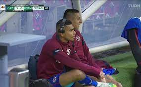 Lamentablemente, roberto alvarado y su esposa perdieron al bebé que esperaban, y el piojo no estará en la final de ida contra santos por este motivo. Orbelin Pineda Se Mete A Transmision De Tudn En Pleno Juego Vs Pumas Mediotiempo