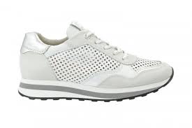 Dank der schnürung kann der sneaker jedem fuß optimal angepasst werden. Paul Green Sneaker Schnurer Damen 9010095428017