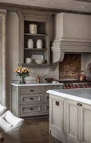 Scalloped Edge On Stone Backsplash Country Kitchen Designs Kitchen Design Kitchen Cabinets Makeover