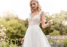 Check spelling or type a new query. Schlichte Brautkleider Schlichte Hochzeitskleider Elegant Puristisch Edel