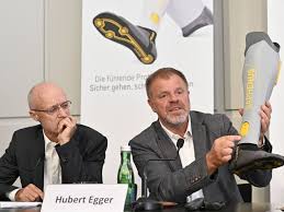 Je nach ansatzpunkt der amputationen gibt es einige hauptrichtungen der körperersatzstücke, die wie orthesen bei bedarf angelegt werden können: Beinprothese Soll Gefuhl Zuruckgeben Sn At