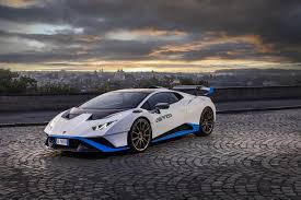 All in, the huracan sto has a remarkably low dry weight of 1,339 kg (2,951 lbs) or about the same as a typical european as far as performance is concerned, the huracan sto is one speedy raging bull. Der Neue Lamborghini Huracan Sto Auf Erster Probefahrt