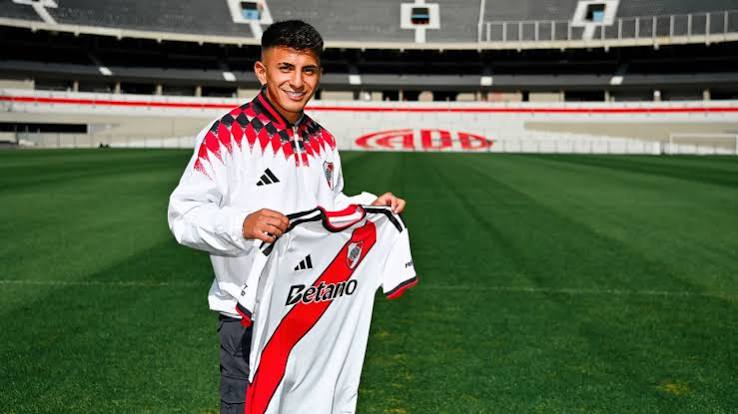 River Plate anuncia Thiago Almada, ex-Botafogo e alvo do Flamengo