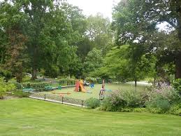 Fléchettes, cibles, arc autre jeux d'adresse. Aire De Jeux Pour Les Enfants Photo De Jardin Des Plantes Angers Tripadvisor
