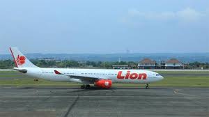Indonesian authorities mobilized search teams saturday after a passenger jet carrying 62 people lost contact with air traffic controllers on a domestic flight, indonesia's transportation ministry said. Large Object Found In Search For Missing Indonesia Plane Mangalorean Com