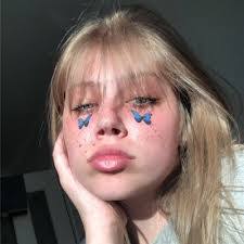 Elise Brewer's Instagram, Twitter & Facebook