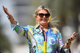 Corinna schumacher est la femme du mythique pilote automobile michael schumacher, septuple corinna schumacher brille elle aussi sur le plan sportif, en remportant en 2010 le titre de. Corinna Schumacher Pictures Photos Images Zimbio