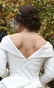Eugenie, pilotto and de vos worked closely together on the design of the dress. Princess Eugenie Shows Off Her Back Surgery Scars In Royal Wedding Gown Pics Entertainment Tonight