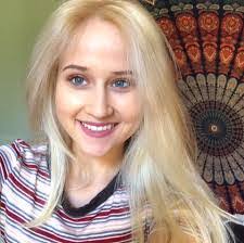 Laura Chambliss's Instagram, Twitter & Facebook