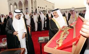 تناقلت وسائل الإعلام اليوم لأول مرة مصطلح كتيبة السيف الأجرب بالحرس الملكي السعودي عقب القبض على 11 أميرا سعوديا، أشار بعض النشطاء إلى أنها كتيبة مختصة بقضايا حساسة وأميرية. Ù…Ø§Ù‡ÙŠ Ù…Ù‡Ø§Ù… ÙƒØªÙŠØ¨Ø© Ø§Ù„Ø³ÙŠÙ Ø§Ù„Ø§Ø¬Ø±Ø¨ Ø§Ù„ØªØ§Ø¨Ø¹Ø© Ù„Ù„Ø­Ø±Ø³ Ø§Ù„Ù…Ù„ÙƒÙŠ Ø§Ù„Ù…Ø±Ø³Ø§Ù„