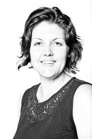 Kelly Montez's Instagram, Twitter & Facebook