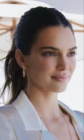 Alissa Violet or Kendall Jenner : r/VindictaRateCelebs