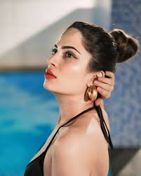 Jenny Chopra (@jennyparis22) • Instagram photos and videos