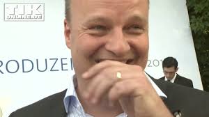 Jan böhmermann ist verheiratet und hat sogar drei kinder. Oliver Welke Privat Uber Frau Und Familie Youtube