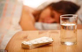 Buenaver, ph.d., c.b.s.m., keeps the lights low in the evening to help his mind and body prepare for sleep.but if he has to work in the evening or answer emails, he uses filters to screen out the blue and green wavelengths of light emitted by his smartphone and computer. How Do Sleeping Pills Work Siowfa15 Science In Our World Certainty And Controversy