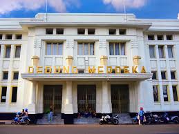 Selama masa pandemi ini, kapasitas pengunjung juga dibatasi, maksimal sekitar 100 pengunjung di dalam museum dalam waktu bersamaan. Harga Tiket Masuk Wisata Gedung Merdeka Update Terbaru Terbaru 2021