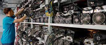 With bitcoin, miners use special software to solve math problems and are issued a certain number of bitcoins in exchange. Die 3 Wege Zum Investment In Bitcoin Mining
