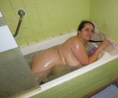 La diva trash de 27 ans s'est donc offert le luxe de prendre un bain avec son adorable nièce. Les Premieres Photos De Ma Femme Nue Dans Le Bain Exhib Amateur Couple