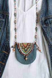 Boho Denim Purse Necklace Beaded Amulet Bag Necklace Textile Medicine Bag Necklace Hippie Neck Pouch Boho Purse Bag Boho Jewelry Necklace Halskette Perlen Perlen Taschen Amulett