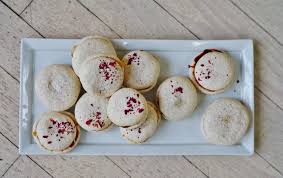 200g farina di mandorle 200g zucchero semolato 200g zucchero a. Macarons Vegani La Ricetta Facile E Veloce Senza Uova