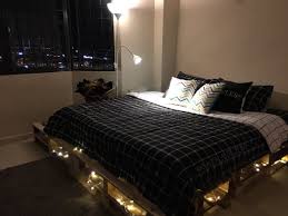 Kemas bilik bukan hanya menyapu dan melipat selimut di katil, tetapi juga untuk membuang sampah di dalam bilik tidur anda, terutama sekali jika sampah mengandungi makanan kerana ia akan. Naufalantezem On Twitter Why Hotel When Your Room Look Like One Tak Kisahlah Balik Kerja 1 2 Pagi Sekali Pun Balik Bilik Terus Hilang Penat Pasang Speaker Sound Effect Hujan Lena Tidur