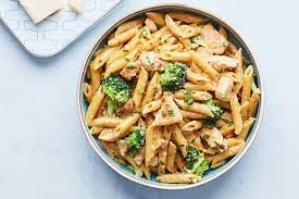 Simple One Skillet Chicken Alfredo Pasta Recipe In 2020 Pasta Recipes Alfredo Chicken Alfredo Pasta Alfredo Pasta