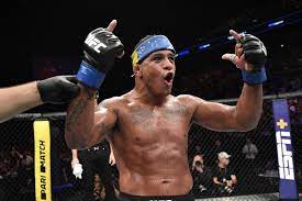 Gilbert burns made sure to start his campaign back to the title on a good note. Gilbert Burns Ufc