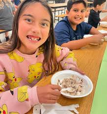 Mrs. Gallichio rewarded the summer reading log participants with ice cream  today! 🍧📙